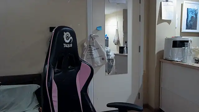 Snapshot of junokun22 chatting on 10.10.25 junokun22 online show from 10.10.25