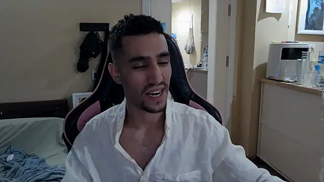 Snapshot of junokun22 chatting on 10.11.25 junokun22 online show from 10.11.25