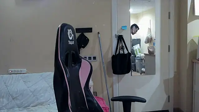 Snapshot of junokun22 chatting on 10.23.25 junokun22 online show from 10.23.25