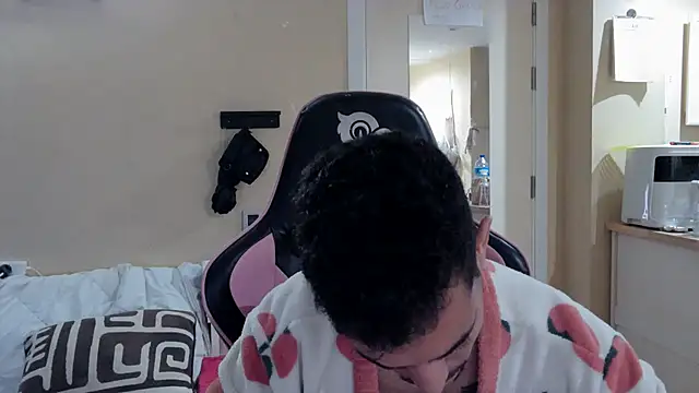 Snapshot of junokun22 chatting on 10.24.25 junokun22 online show from 10.24.25