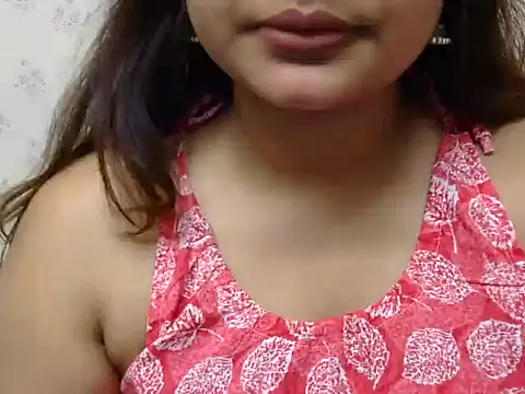 Snapshot of cute_zaraa chatting on 10.17.25 cute zaraa online show from 10.17.25