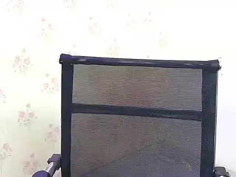 Snapshot of cute_zaraa chatting on 10.19.25 cute zaraa online show from 10.19.25