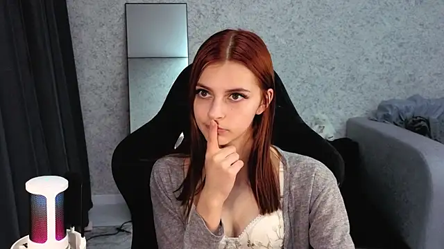 kitti sweett online show from 10.28.25