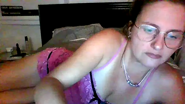 Snapshot of xcrazzycat chatting on 10.16.25 xcrazzycat online show from 10.16.25