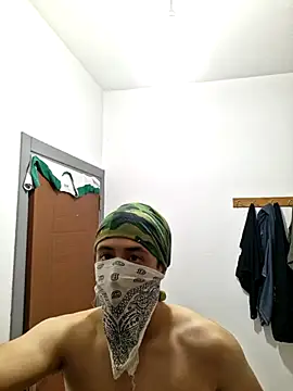 Snapshot of leila2003 chatting on 10.15.25 leila2003 online show from 10.15.25