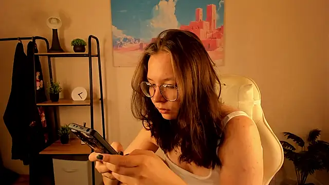 Nuura Moore online show from 10.09.25