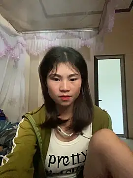 Snapshot of Mylinh- chatting on 10.13.25 Mylinh- online show from 10.13.25
