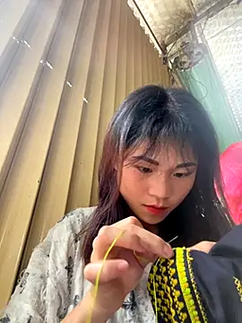 Snapshot of Mylinh- chatting on 10.15.25 Mylinh- online show from 10.15.25