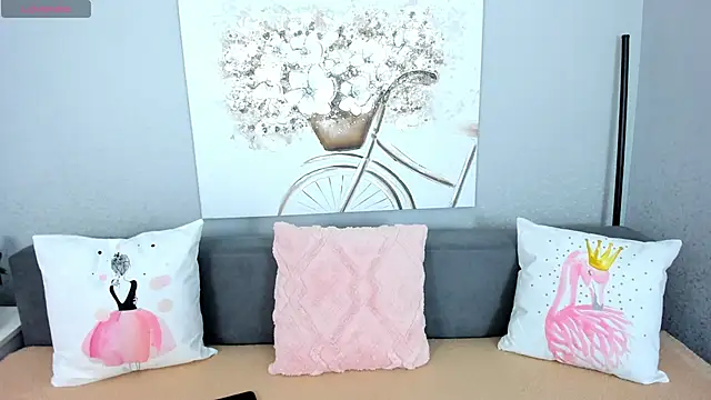 Evarey  online show from 11.17.25