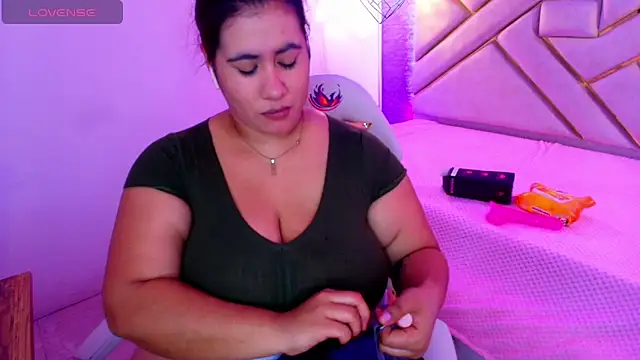 Snapshot of Addyy_02 chatting on 10.16.25 Addyy 02 online show from 10.16.25