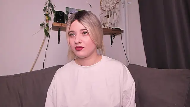 ShyBunny1 online show from 10.08.25