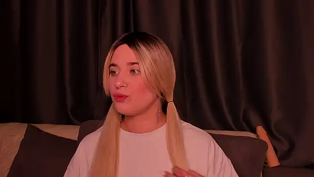 ShyBunny1 online show from 10.15.25
