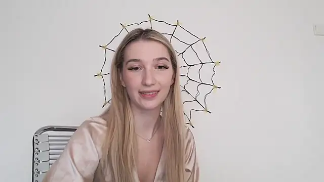 Snapshot of Lucyreeel_ chatting on 10.23.25 Lucyreeel online show from 10.23.25