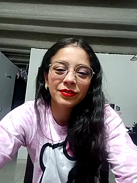Snapshot of Eloisa_smith chatting on 10.22.25 Eloisa smith online show from 10.22.25