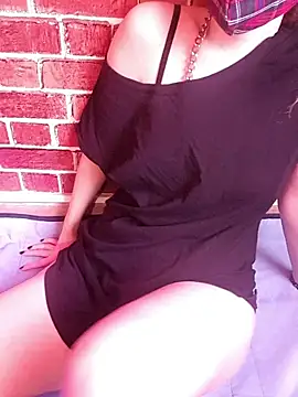 Snapshot of Heelite chatting on 10.24.25 Heelite online show from 10.24.25