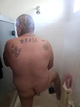 Snapshot of B1GLO chatting on 11.09.25 B1GLO online show from 11.09.25