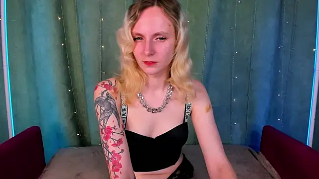 LikiLips online show from 11.28.25