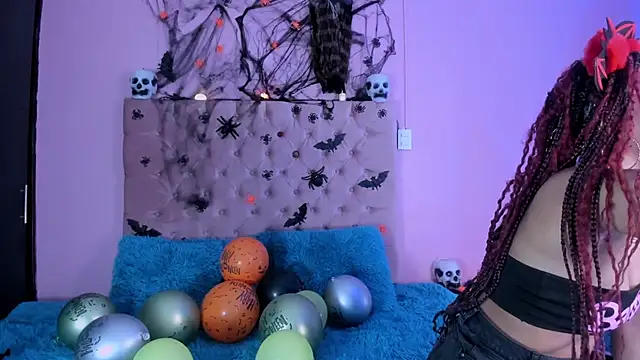 Snapshot of kITY_EVANS chatting on 10.19.25 kITY EVANS online show from 10.19.25