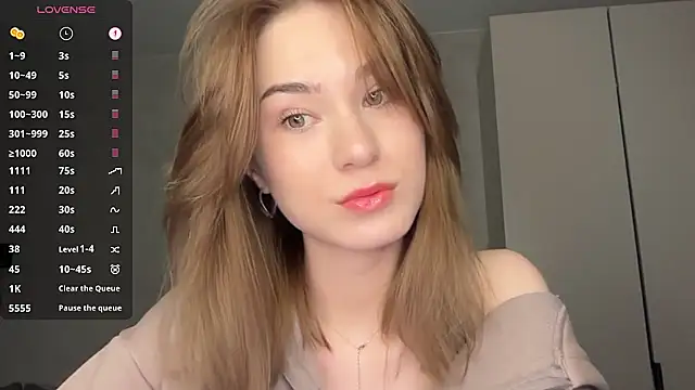 Snapshot of cegull chatting on 10.21.25 cegull online show from 10.21.25
