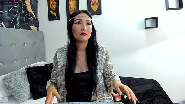 Snapshot of Aisha_Saleh chatting on 10.14.25 Aisha Saleh online show from 10.14.25