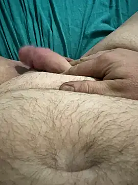 Snapshot of tinychub chatting on 10.16.25 tinychub online show from 10.16.25