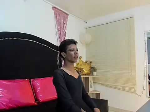Snapshot of Nezuko__tanyi chatting on 10.17.25 Nezuko tanyi online show from 10.17.25