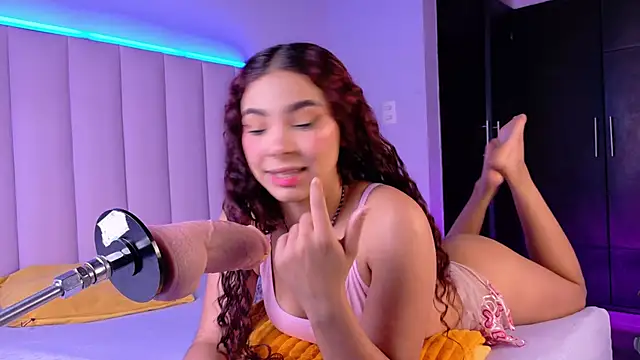 NatalieHeaveen online show from 11.13.25