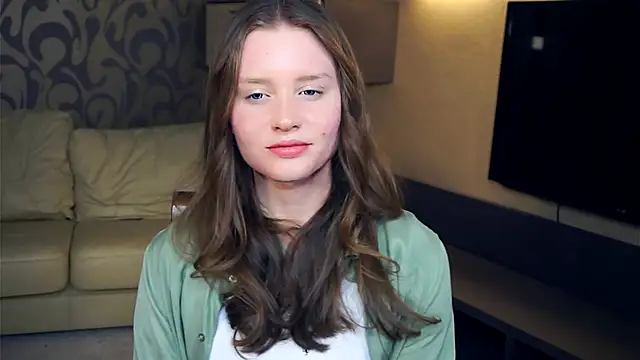 Snapshot of SunRinglein chatting on 10.15.25 SunRinglein online show from 10.15.25