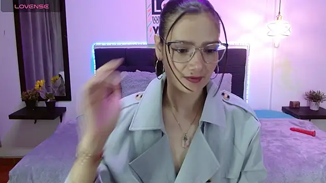 Snapshot of Dafne_xx_ chatting on 10.22.25 Dafne xx online show from 10.22.25