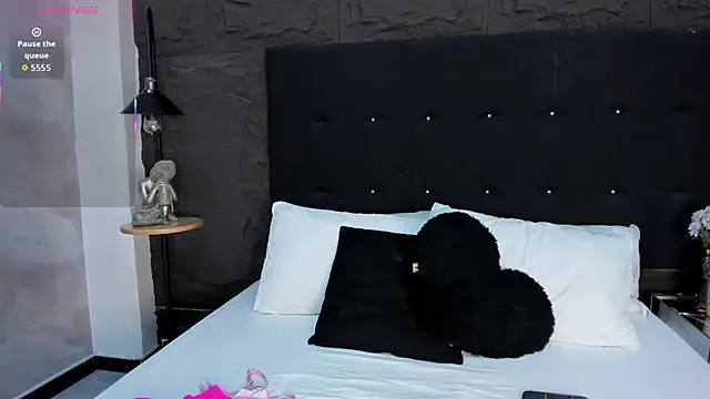 Snapshot of ChlooeScott chatting on 10.22.25 ChlooeScott online show from 10.22.25