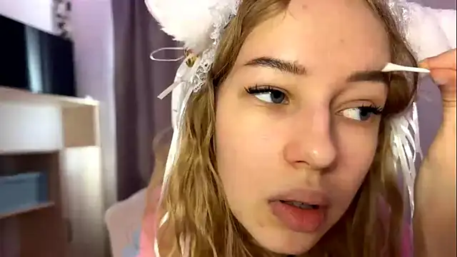 LunaCrave online show from 10.23.25