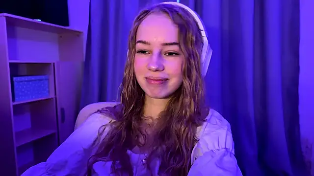 LunaCrave online show from 10.31.25