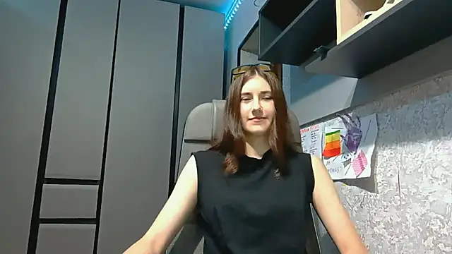 Snapshot of AliceNova chatting on 10.12.25 AliceNova online show from 10.12.25