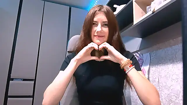 Snapshot of AliceNova chatting on 10.14.25 AliceNova online show from 10.14.25