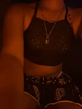 Snapshot of mamtasingh12 chatting on 10.18.25 mamtasingh12 online show from 10.18.25