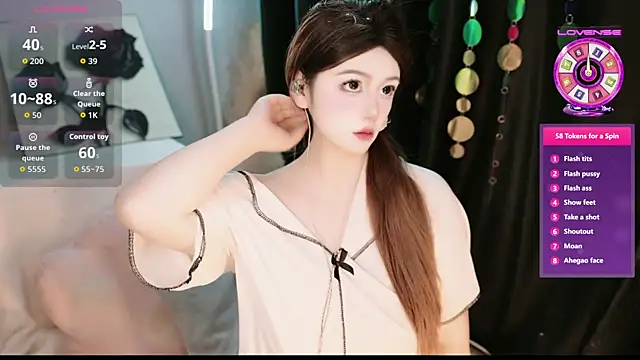 Snapshot of feifei1_L chatting on 10.14.25 feifei1 L online show from 10.14.25