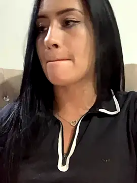 Snapshot of saris_moon chatting on 10.10.25 saris moon online show from 10.10.25