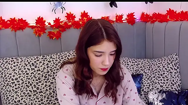 Snapshot of ArielLoove chatting on 10.11.25 ArielLoove online show from 10.11.25