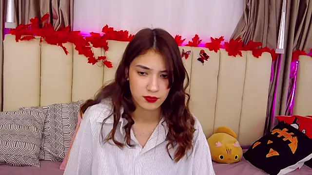 Snapshot of ArielLoove chatting on 11.01.25 ArielLoove online show from 11.01.25