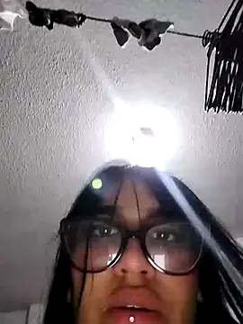 Snapshot of Valen_russo chatting on 10.16.25 Valen russo online show from 10.16.25