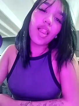 Snapshot of Valen_russo chatting on 10.16.25 Valen russo online show from 10.16.25