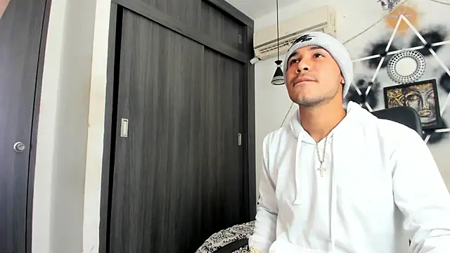 Snapshot of jhapsson_wong chatting on 10.10.25 jhapsson wong online show from 10.10.25