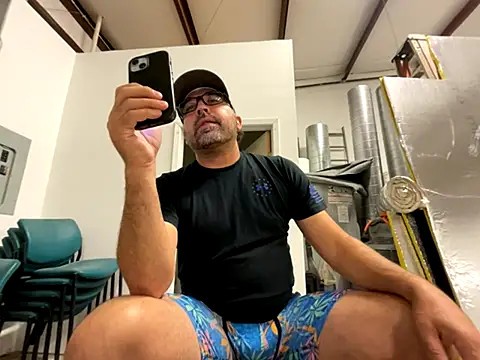 Snapshot of Fun_Time_Ron_2 chatting on 10.14.25 Fun Time Ron 2 online show from 10.14.25