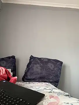 Snapshot of Wildpineapple chatting on 11.08.25 Wildpineapple online show from 11.08.25