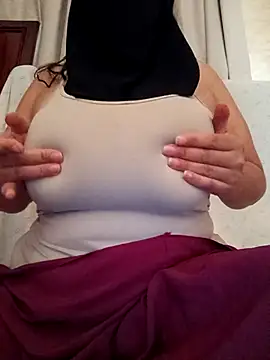 Snapshot of Ranya-50 chatting on 10.13.25 Ranya-50 online show from 10.13.25