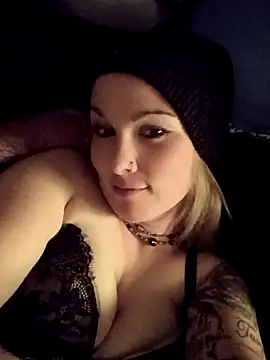 Snapshot of sexysiren93 chatting on 11.12.25 sexysiren93 online show from 11.12.25