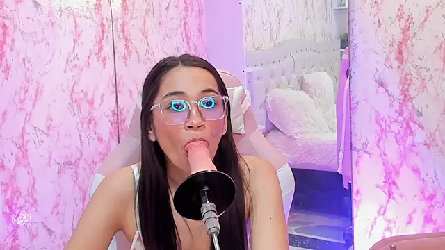 Snapshot of GabbiePrice chatting on 10.11.25 GabbiePrice online show from 10.11.25
