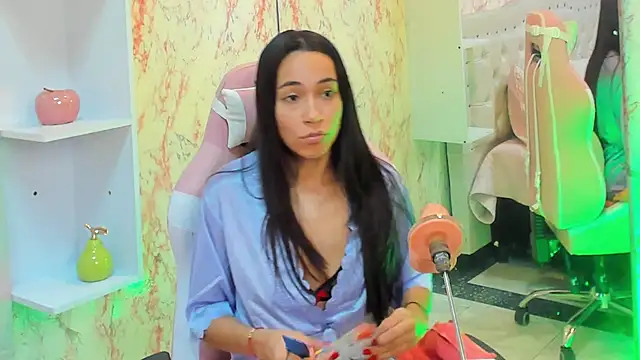 Snapshot of GabbiePrice chatting on 10.17.25 GabbiePrice online show from 10.17.25