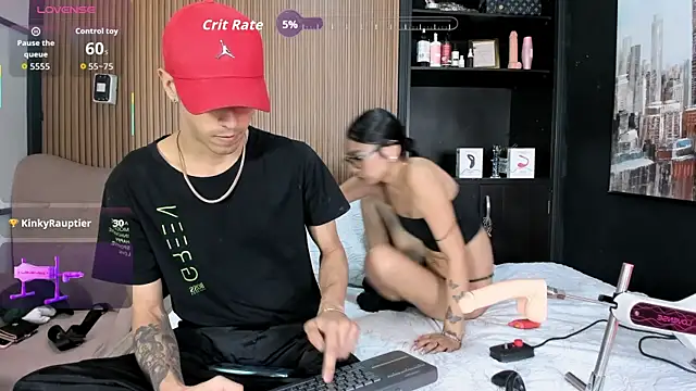 Snapshot of DerryAndIzzy chatting on 11.24.25 DerryAndIzzy online show from 11.24.25