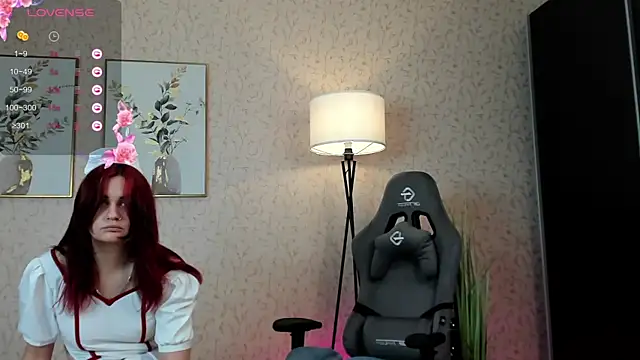 Snapshot of LinaF1owers chatting on 10.14.25 LinaF1owers online show from 10.14.25